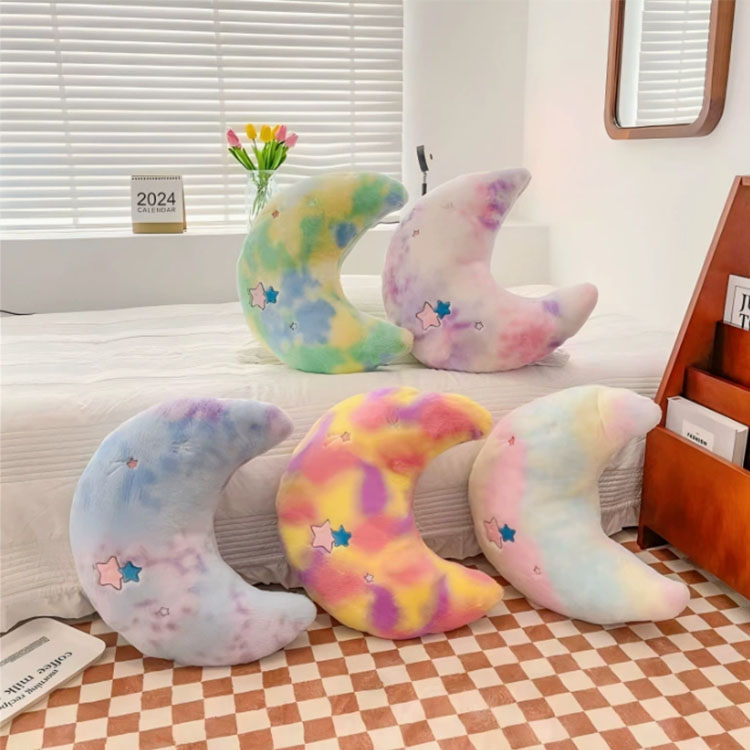 Entzückendes mondförmiges Kissen